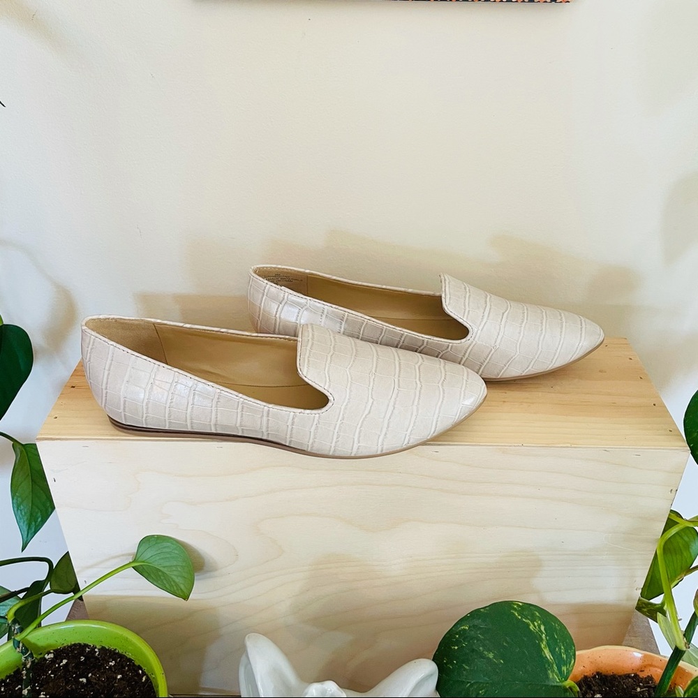 Nine West cream slip on faux suede leather lining loafers